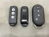 スマートキー付きですからドアロックの開閉およびエンジンスタートが楽々です。電動スライドドアの開け閉めもボタンで操作できます。加えて、純正リモコンエンジンスターター用の操作キーもついています。