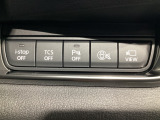 運転席脇のクラスタースイッチ部分にはカメラ切り替えスイッチ、パーキングセンサーOFF、その他走行系スイッチを集中配置しております。