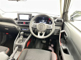 運転席まわりです。 各操作スイッチは使いやすい位置に配置されてます。