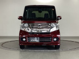 ディスチャージヘッドライト【HID】を装備していますのでとても明るく、夜間の走行や雨の日も安全・安心です。