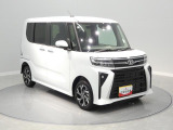 【スタイリッシュなお顔】シャープなヘッドライトが印象的。日常の移動はもちろん、ちょっとしたドライブが待ち遠しくなるクールなルックスに仕上がっています