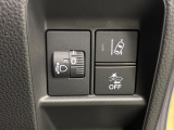 7つの先進機能で走行時も停車時も安心・快適に。●衝突軽減ブレーキ●アダプティブ・クルーズ・コントロール●車線維持支援システム●路外逸脱抑制機能●誤発進抑制機能●先行車発進お知らせ機能●標識認識機能