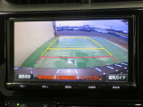 車両後方の映像を映すバックモニター。進路を確認しながら安全に車庫入れできます。