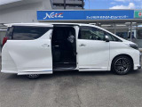 電動スライドドア!!荷物で手が塞がるなど簡単にドアの開閉が出来ます!何より力いらずで開閉OK!女性やお年寄りにも優しい。電動機能はOFFにもできますから元気なお子様の駆け出しも安心!