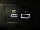 USB充電専用電源ソケットも付いています。モバイル機器などの充電専用
