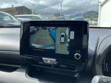パノラミックビューモニターで、後方と全体を確認しながら安心して駐車することができます。