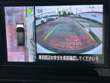 アラウンドビューモニターまるで車を真上から映したような映像で、前後左右の感覚が分かります♪車庫入れや駐車時に大活躍の機能です。