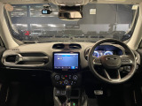 ステアリングを握ればJeepワールドが広がります。
