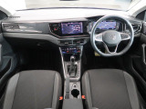 シンプルなデザインと一目でわかるスイッチの配置はPeoples Car=みんなの車という考えの現れです。各スイッチにはバックライトもついており、夜間でも安全に操作して頂けます。
