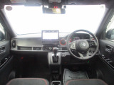 インパネ周りのお写真です。 視界が広く運転がしやすくなっております。