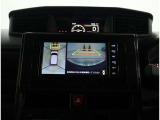 パノラミックビューモニター装備!トップビュー&フロントビュー・車両に取り付けたフロント、サイド、バックカメラの映像を合成して画面上に表示させることで、低速時の運転を補助する装置です。