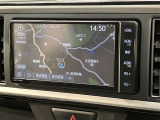 【トヨタ純正SDナビゲーション装備】純正品だから使いやすい!フルセグTV視聴可能で室内も快適♪地図データが古くなってきたら全国トヨタディーラーで更新(有料)も簡単にできます♪