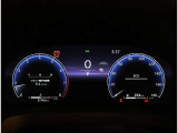 とっても見やすいメーターです。夜間時はラグジュアリーな気分にさせてくれる照明が魅力ですので、夜のドライブも楽しみになりますよ♪