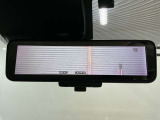 【インテリジェントルームミラー】後部座席の人や荷物で視界が遮られてもカメラの映像でいつでもクリアな後方視界が確保できます。