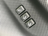 【メモリー機能付きパワーシート】ドライバーごとに設定したシート位置を記憶して、ボタン一つで切り替えできる便利な機能!運転する方が複数名いらっしゃるご家庭におすすめです♪