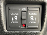 【両側パワースライドドア】スマートキーや運転席のスイッチで後席両側スライドドアの開閉が可能♪電動だから力を入れてドアを開ける必要が無く、小さなお子様でも簡単に開け閉めでき快適です♪