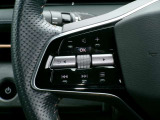 ハンドルスイッチで車両設定・オーディオの選曲や音量調整などが出来、安全性もアップ。
