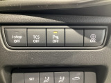 運転席脇のクラスタースイッチ部分にはパーキングセンサーOFF、その他走行系スイッチを集中配置しております。