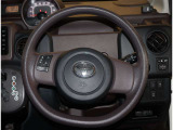 ハンドルから手を放さずに操作出来ますので、安全運転にもつながりますね