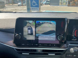 車を空から見たような映像が映る、アラウンドビューモニターで車両周辺の安全確認も一目でできます!小さなお子様や障害物も確認できるので、運転のし易さだけではなく事故防止にも役立ちます♪