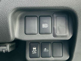 運転席右側に各種スイッチが集約されています!!