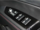 ソフトパッドとステッチを採用することにより質感の高いインテリアに仕上がってます♪