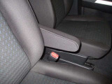 運転席にはアームレストがあります!
