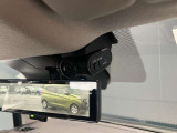 いくら安全運転をしていても、事故に巻き込まれることもあります。万が一の時に証拠として使えるフロント+車室内ドライブレコーダーがついてます♪