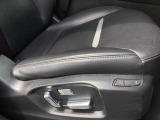 パワーシートでぴったり合ったドライブポジションで運転♪いつでも同じ位置に合わせられるメモリー機能付き♪シートヒーター機能付きで寒い冬のシートも瞬時に温まります♪