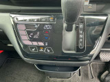 シフトレバーは簡単操作で運転もしやすくなっております!!