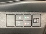 ハンドルの右側にはヘッドライトレベライザーとHondaセンシング用のメインスイッチがついています。ヘッドライトレベライザーは道路状況や積荷の加重に応じてライトの高さを調節できます。