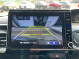 バックモニター装備。画面にて後方の確認が行えるので、バック駐車や車庫入れの際には重宝します。車の運転に慣れない方でも安心のガイドライン表示機能付。