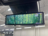 【デジタルインナーミラー】後席の大きな荷物や同乗者で後方が確認しづらい時でも安心!カメラが撮影した車両後方の映像をルームミラー内に表示。クリアな視界で状況の確認が可能です!