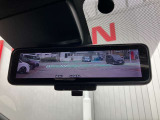 インテリジェントルームミラー、車両後方のカメラ映像をミラー面に映し出すので車内の状況や天候などに影響されにくく、よりクリアな後方視界が得られます