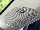 【BOSEサウンドシステム】メーカーオプションの高品位サウンドシステムを搭載。専用のチューニングが施された大小様々なスピーカーから良質なサウンドが奏でられ、臨場感あふれる音響空間を演出します。