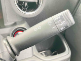 車外の明るさに応じて自動で点灯する【オートライト】機能が付いています。