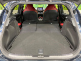 普段のお買い物や通勤、送迎等に十分な荷室スペースを確保しております。セカンドシートを倒すと、大きな荷物の積載も可能です♪