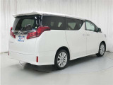 バックカメラ付きなので後方を確認しながら安心して駐車することができます。