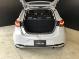 トランクスペースもこちらでご確認ください!深さもあって荷物もしっかり収納できますよ☆目隠し用のトノカバーは取り外し可能です