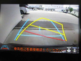 バックモニターで、後方を確認しながら安心して駐車することができます。運転初心者も熟練者も必須の機能です!