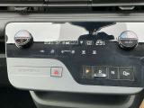運転席・助手席と個々に温度設定の出来るオートエアコンです◎またギヤシフトはボタン式で簡単操作