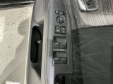 狭い駐車場で便利な電動格納ドアミラーが付いています。