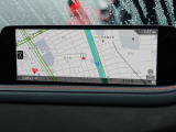 マツダコネクトの10.25インチワイドセンターディスプレイです。『Android Auto』『Apple CarPlay』や独自のコネクテッドサービスに対応したインターフェイスシステムです。