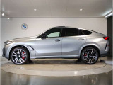 【拘りのFR】BMWが多く採用するFR車。ダイレクトでスポーティな加速感・シャープなハンドリングを実現。縦置きエンジンレイアウトにより、フラットで上質な乗り味です。