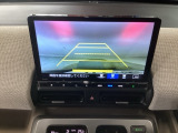 【バックカメラ】運転が苦手な方も車庫入れラクラクです!ギアをリバースに入れれば自動的に切り換わりますので、面倒な操作は不要です♪狭い駐車場もお車を傷つけず安心ですね!
