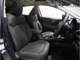 長時間運転していても姿勢を安定させる形状の新シート採用やボディから雑音が発生しにくいような新素材の採用など機能性と快適性を向上し運転のしやすさを追求したお車です
