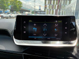 ダッシュボードのタッチスクリーンにはエアコンやオーディオ、ハンズフリー通話、ADAS(先進運転支援システム)などの操作を指先で直感的に行えます。