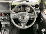 【純正革巻きステアリング】上質な革を使用することで、手にしっかり馴染みとても運転しやすいハンドルです♪