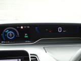 【メーターパネル】素早く車の情報が読み取れる、視認性に優れたシンプルなデザインのメーターパネルです。