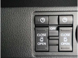 電動スライドドアのスイッチ付です。車内からもスイッチひとつで楽にドアの開閉が可能です。電動なので開閉時に力を使う必要がなく、半ドアになることもありません!